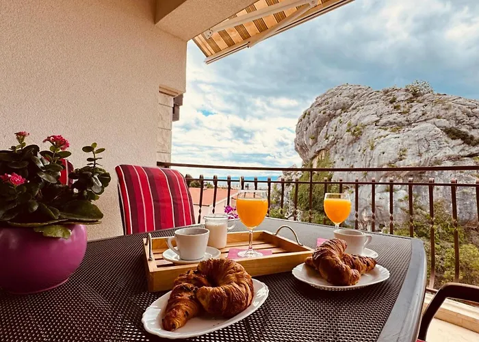 With A Parking Space - 23263 *