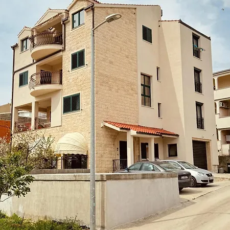 With A Parking Space - 23263 Apartment Split